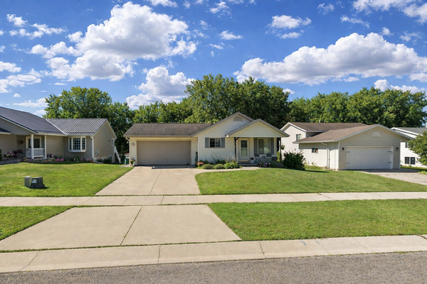 3818 Strathmore Lane Se, Rochester, MN 55904
