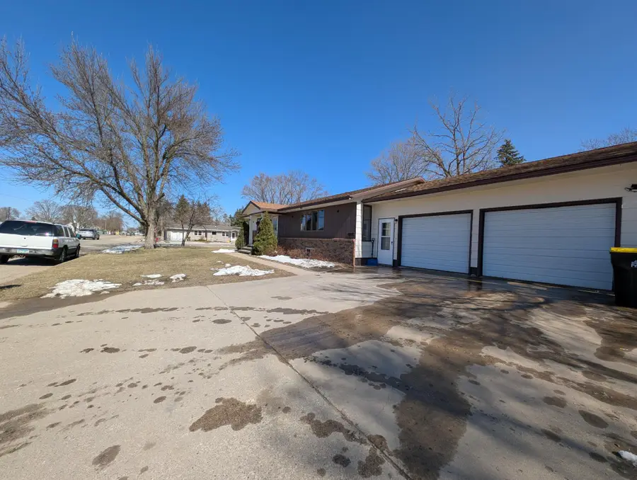 411 6th Avenue Sw, Perham, MN 56573 - #3