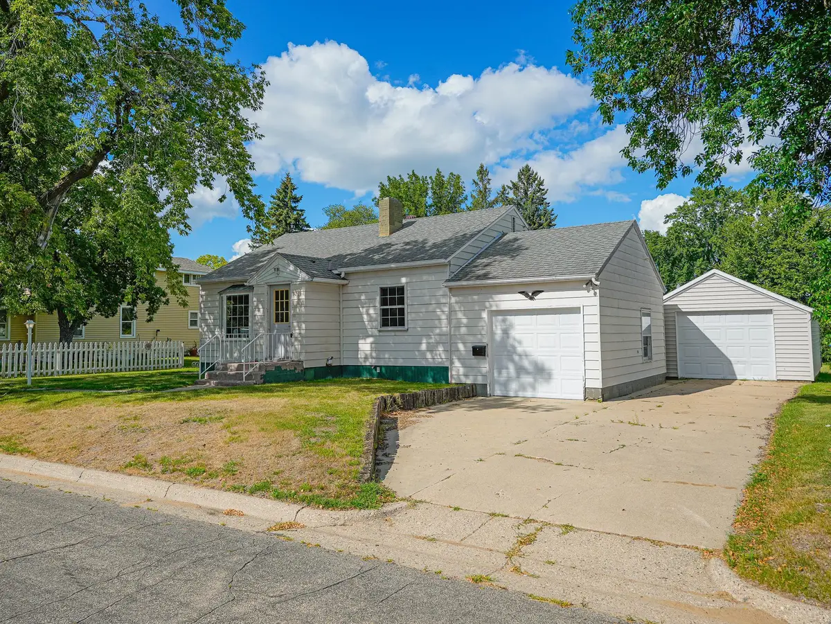 525 3rd St Se, Perham, MN 56573 - #1