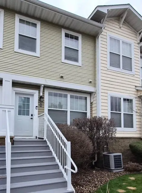 1240 County Road D E #15, Maplewood, MN 55109