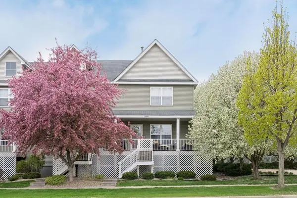 2898 Clover Ridge Drive, Chaska, MN 55318