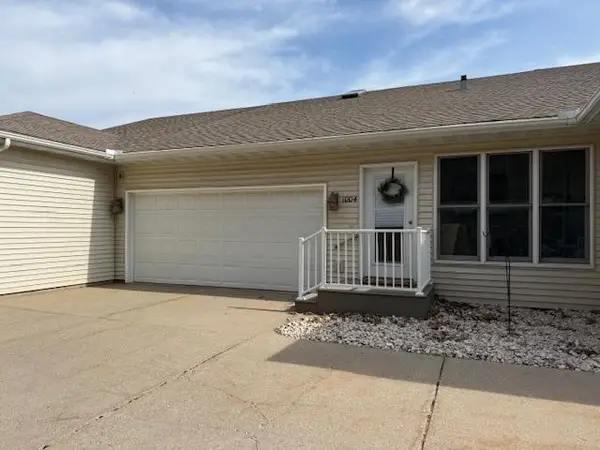 1004 W Lake Boulevard, Winona, MN 55987