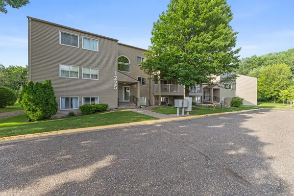 1225 Ferndale Street N #B9, Saint Paul, MN 55119