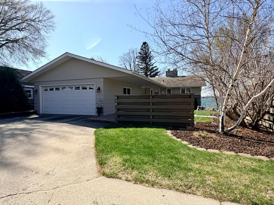809 W Lake Avenue, Worthington, MN 56187 - #3