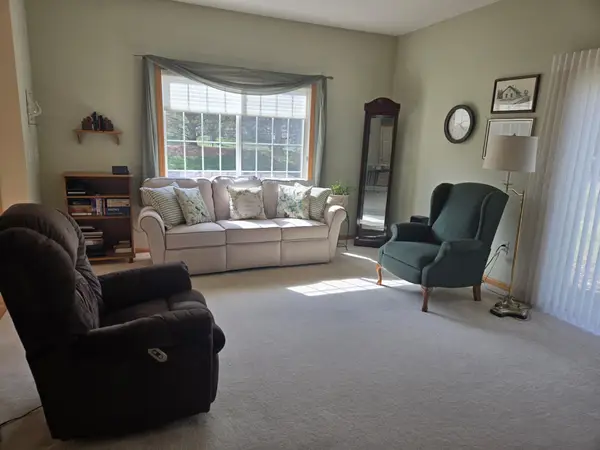 6889 Folkestone Road #711, Apple Valley, MN 55124