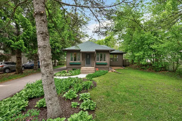 944 Mahtomedi Avenue, Mahtomedi, MN 55115