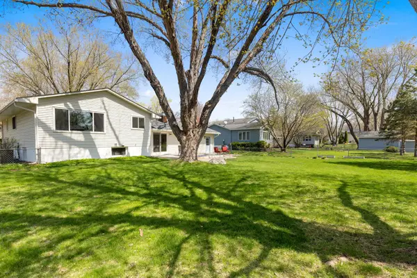 10205 39th Avenue N, Plymouth, MN 55441