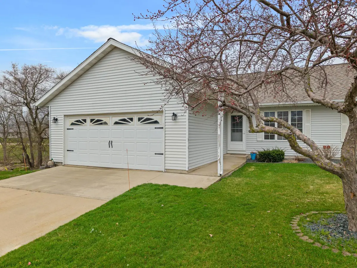 160 Orchard Manor Drive Se, Plainview, MN 55964 - #1