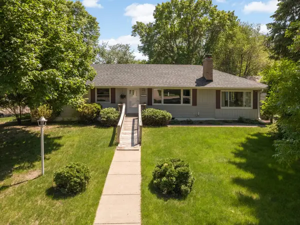 5009 Holiday Road, Minnetonka, MN 55345