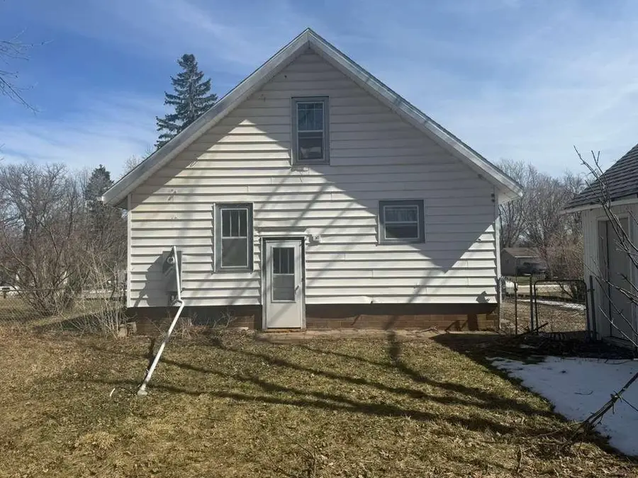 305 1st Avenue Ne, Dodge Center, MN 55927 - #3