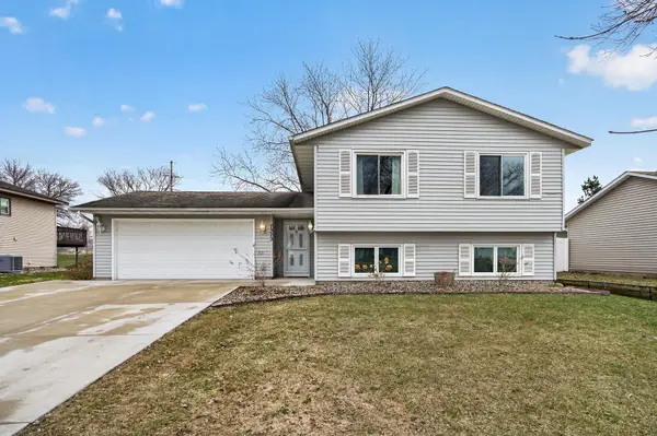 7373 Ivystone Avenue S, Cottage Grove, MN 55016