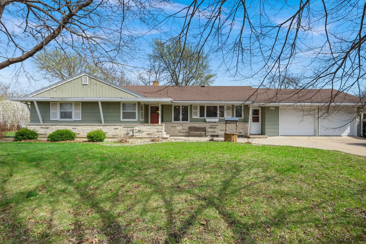 136 N Park Lane, Le Sueur, MN 56058 - #1