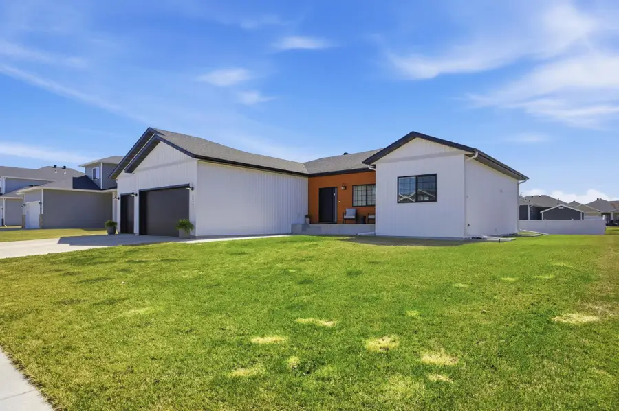 2943 Prairie Farms Circle S, Fargo, ND 58104 - #2