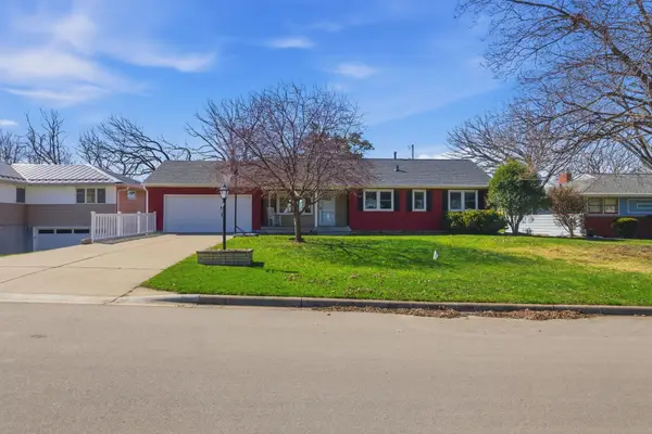 2095 Fairways Lane, Saint Paul, MN 55113