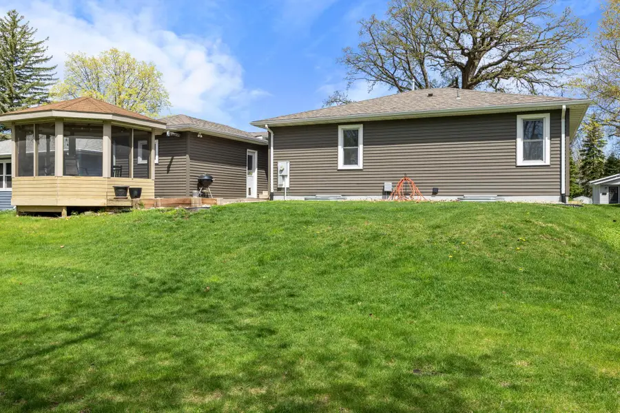 564 Madson Avenue Sw, Hutchinson, MN 55350 - #2