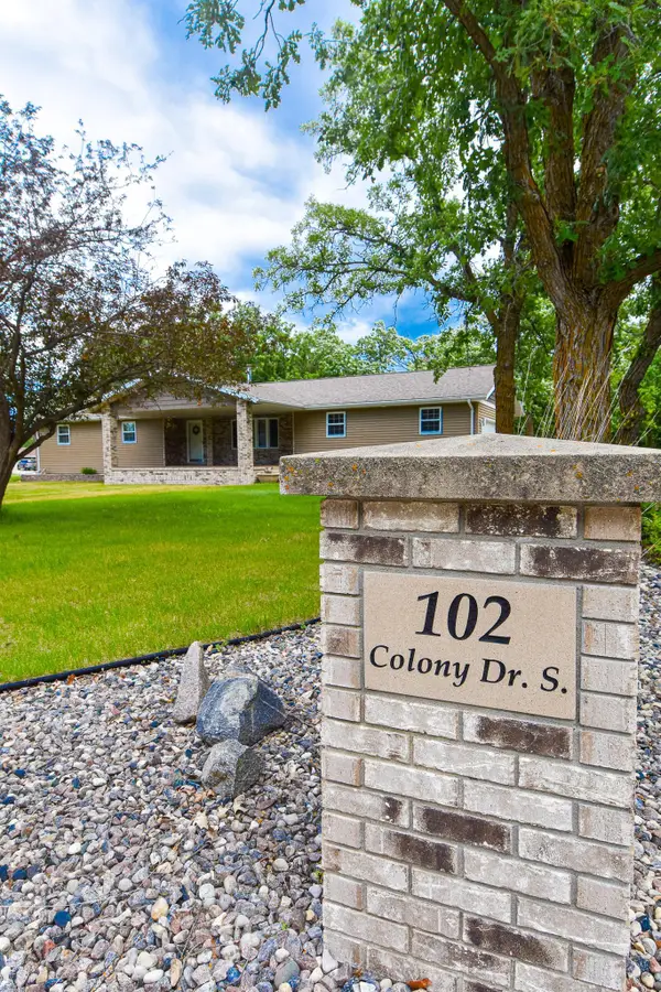 102 Colony Drive S, Karlstad, MN 56732