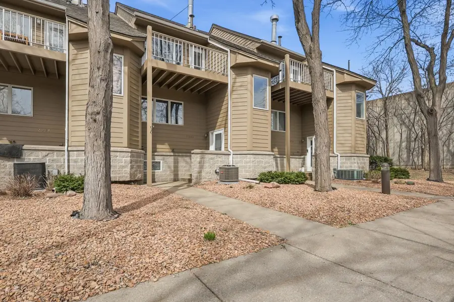 2868 Kenwood Isles Drive, Minneapolis, MN 55408 - #2