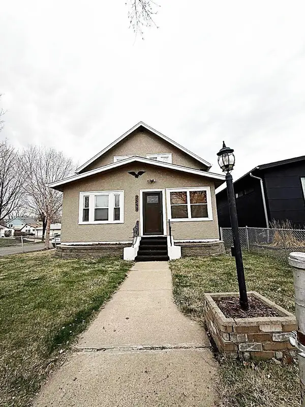 3559 2nd Street Ne, Minneapolis, MN 55418