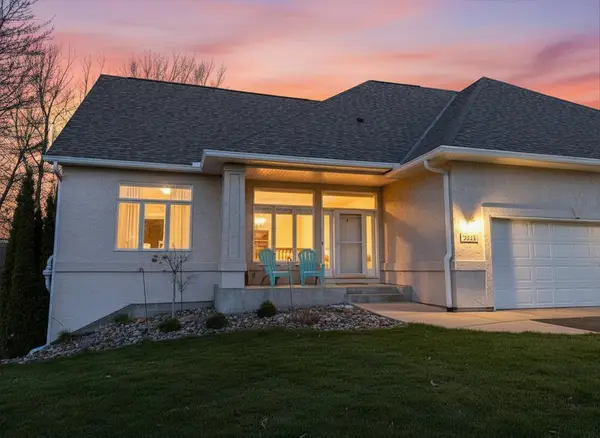 2335 Abbey Point, Shakopee, MN 55379