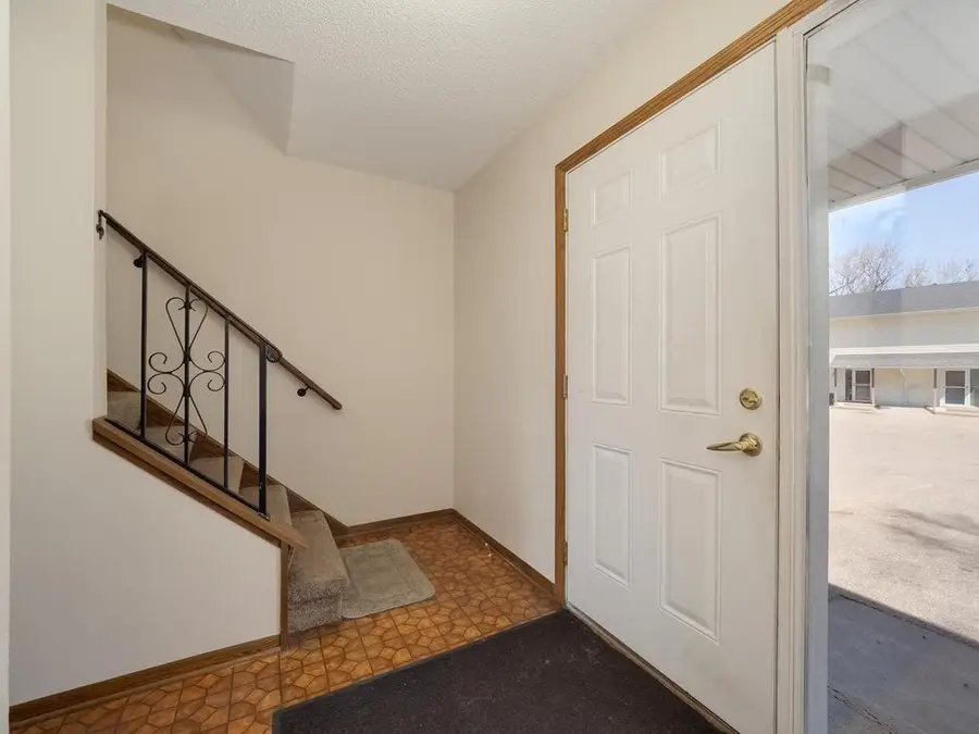 329 Winifred Street E, Saint Paul, MN 55107 - #2