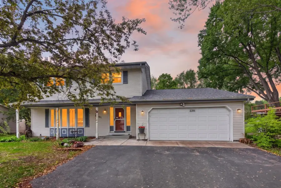 2201 Mounds Avenue, Saint Paul, MN 55112 - #2