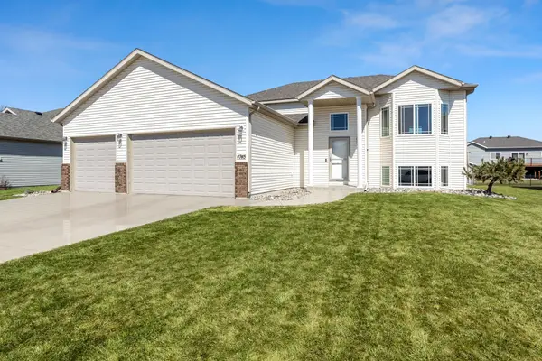 4745 48th Avenue S, Fargo, ND 58104