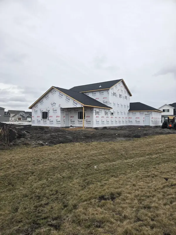 6297 86th Avenue S, Horace, ND 58047