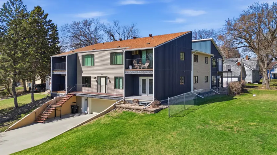 327 10th Avenue S #3, Fargo, ND 58103 - #2