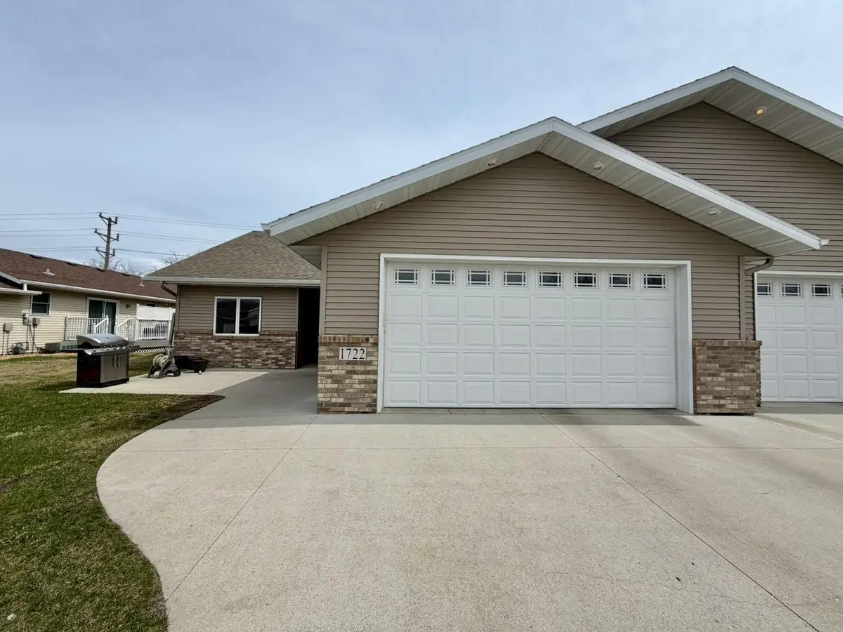 1722 12th Street N, Wahpeton, ND 58075 - #1