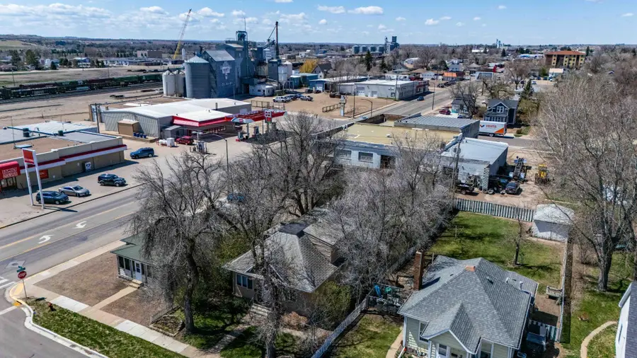 11 6th Avenue W, Dickinson, ND 58601 - #3