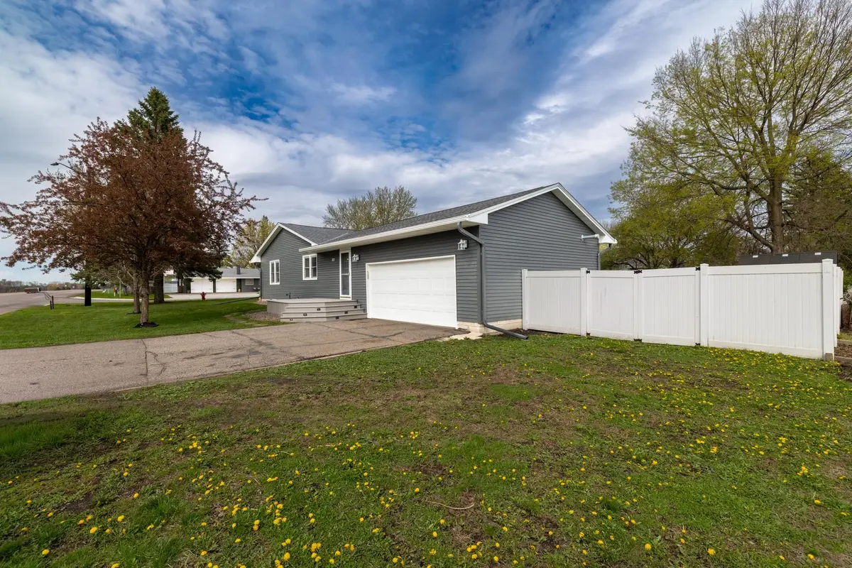 822 W Chandler Street, Arlington, MN 55307 - #1