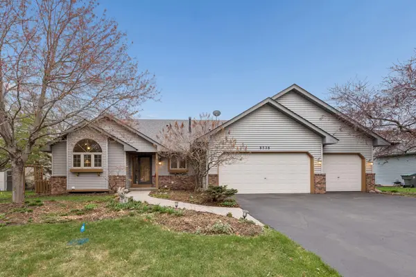 8528 Flamingo Drive, Chanhassen, MN 55317