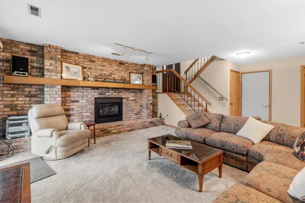 1005 Aston Circle, Burnsville, MN 55337