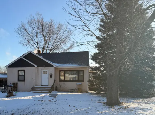 757 7th Avenue S, South Saint Paul, MN 55075