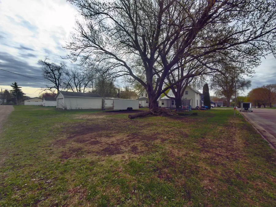 391 W Franklin Street, Wells, MN 56097 - #3