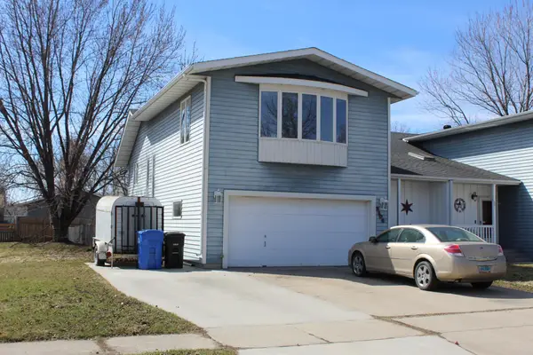 2108 28th Avenue S, Fargo, ND 58103