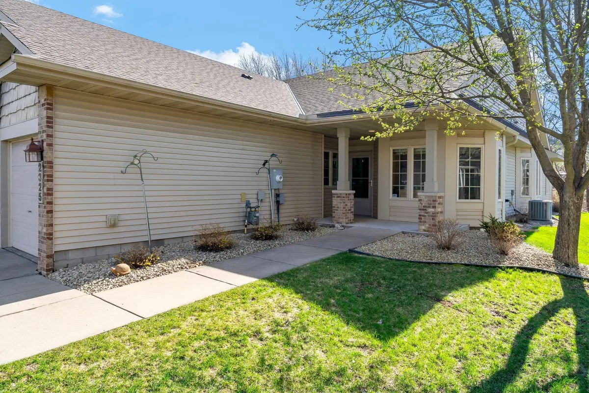 2325 Gresham Avenue N, Oakdale, MN 55128 - #1