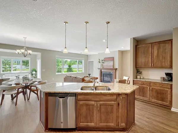 1085 Roselyn Drive, Victoria, MN 55386
