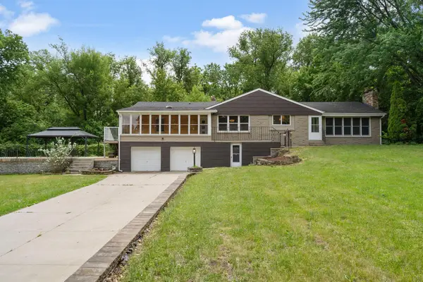 30 Woodridge Lane, Inver Grove Heights, MN 55077