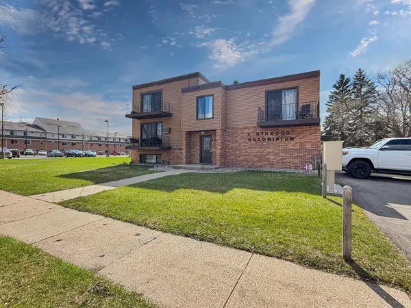 1225 7th Street S #4, Moorhead, MN 56560