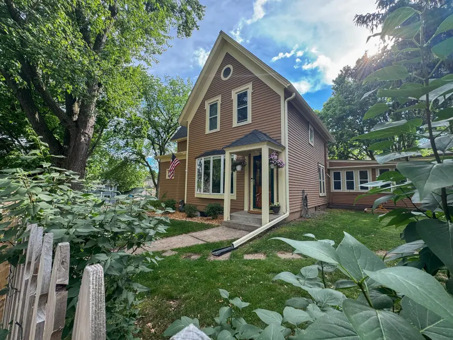 906 4th Street N, Stillwater, MN 55082 - #2