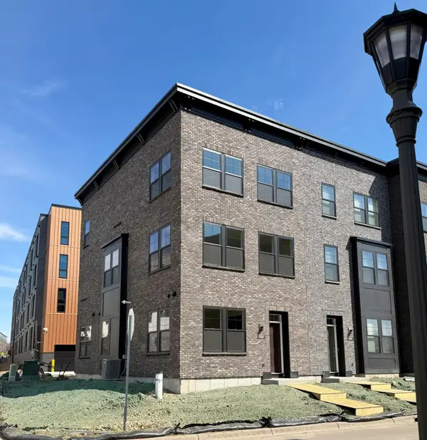 838 Woodlawn Avenue, Saint Paul, MN 55116