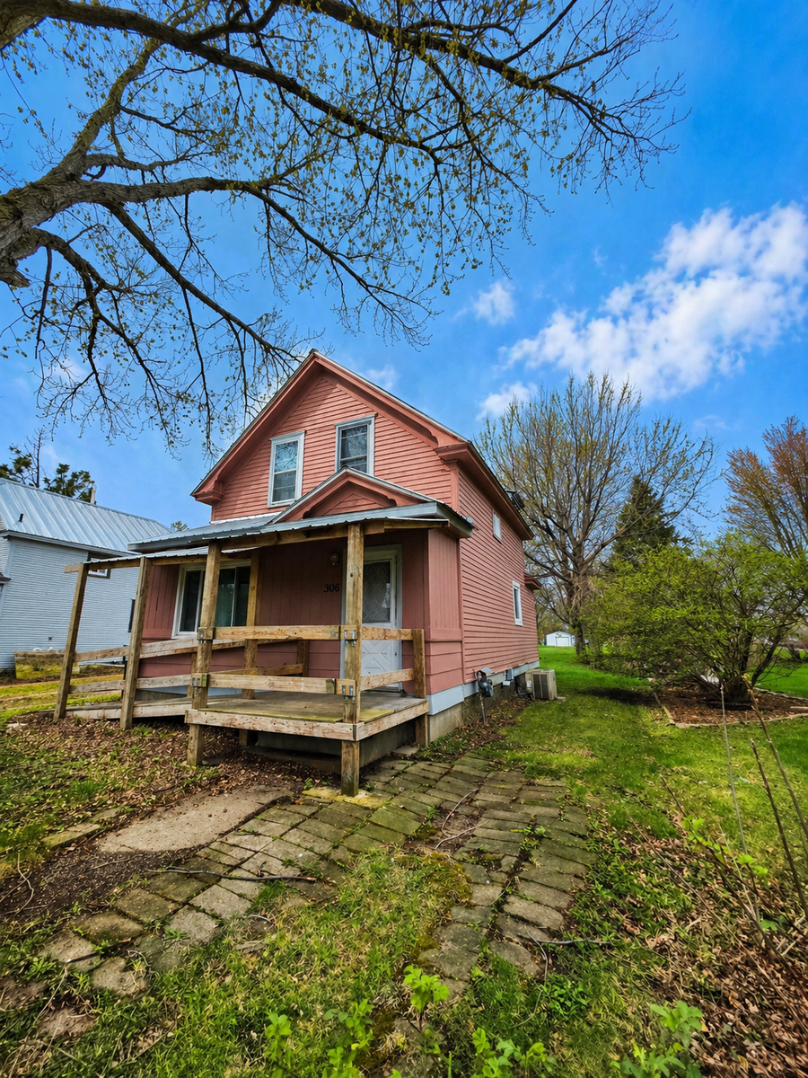 306 S Redwood Street, Winthrop, MN 55396 - #2