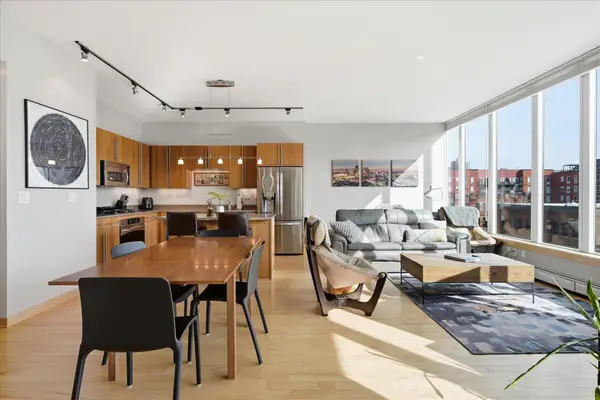 215 10th Avenue S #528, Minneapolis, MN 55415