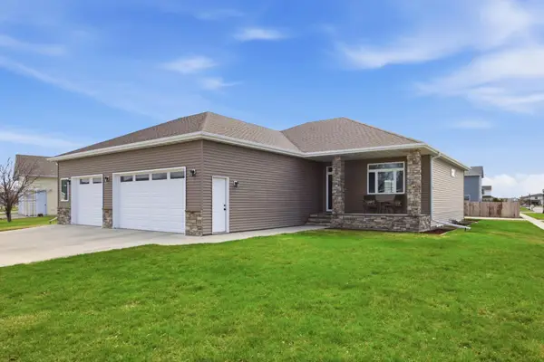 825 18th Avenue W, West Fargo, ND 58078