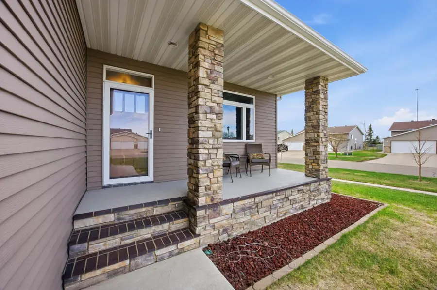 825 18th Avenue W, West Fargo, ND 58078 - #2