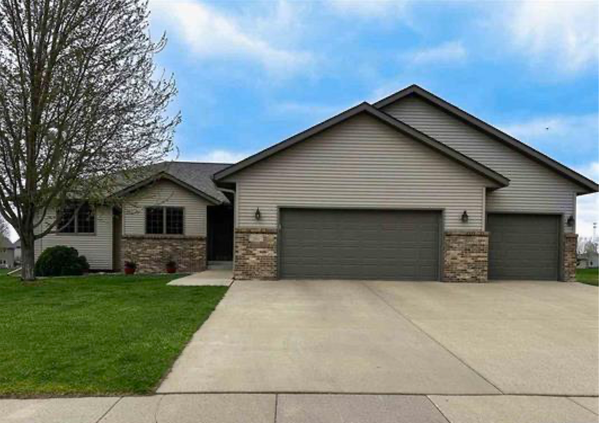 201 Pebble Creek Drive, Mankato, MN 56001