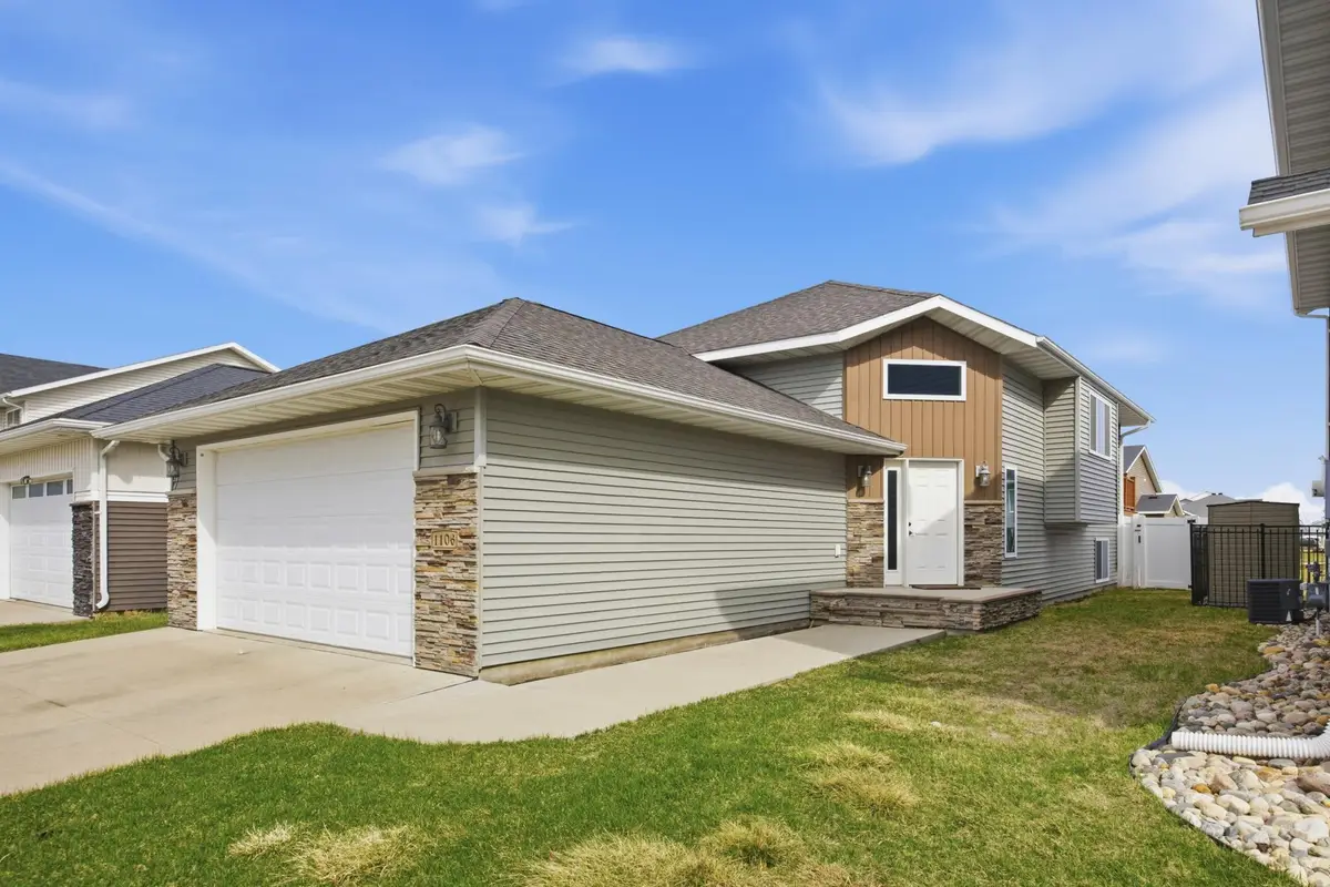 1106 Eaglewood Avenue, West Fargo, ND 58078 - #1