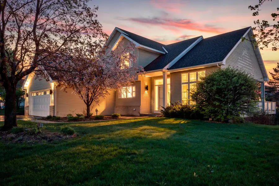 1672 Windsor Drive S, Shakopee, MN 55379 - #2