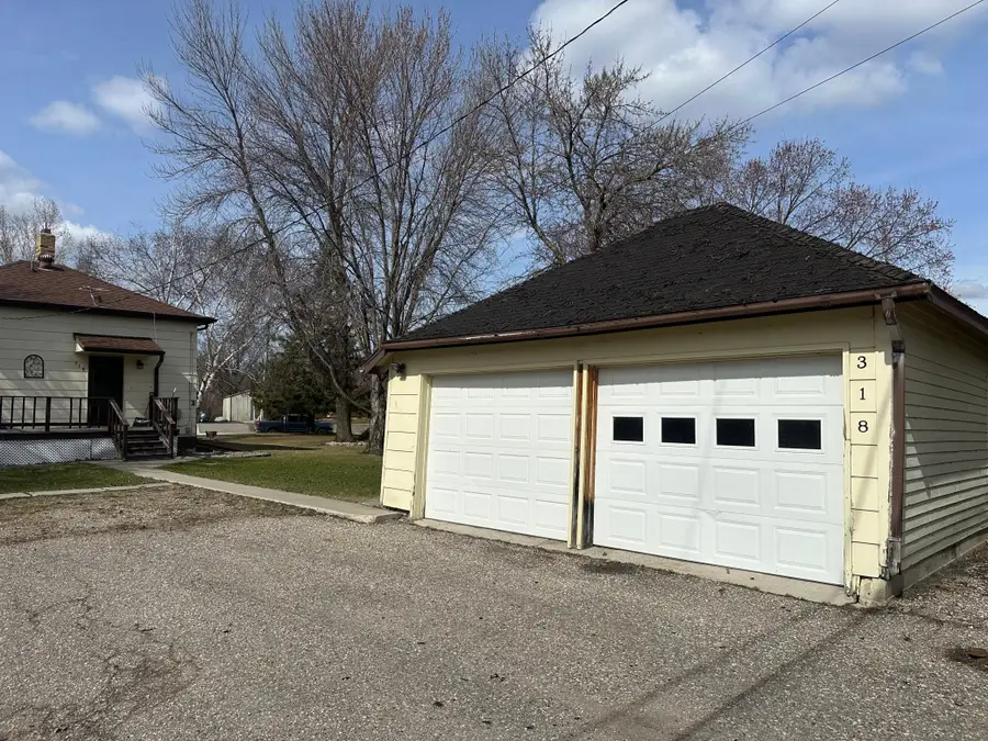 318 2nd Street Se, Hallock, MN 56728 - #3